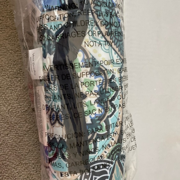 Vera Bradley picnic blanket in sketched medallion - Picture 2 of 4